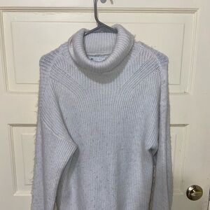 Whit knitted sweater
